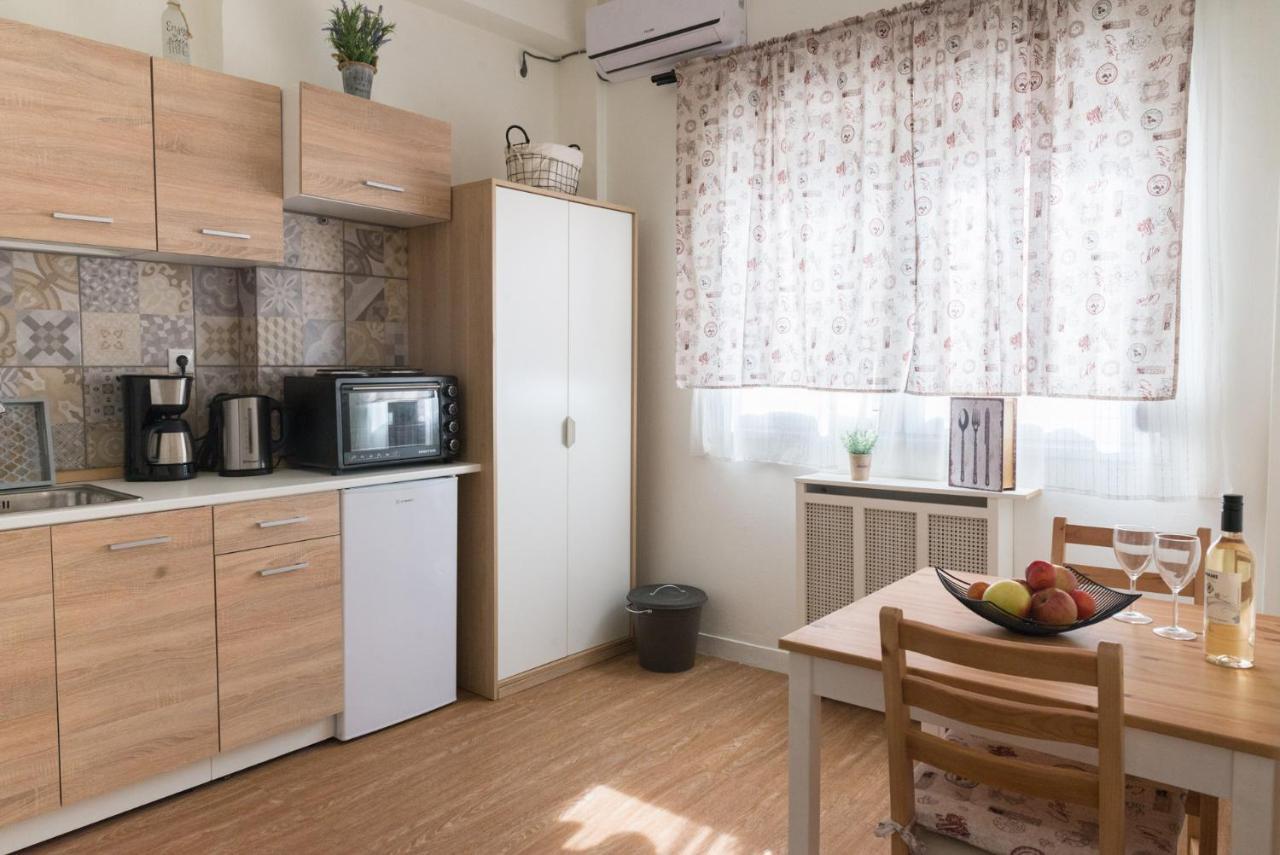 Syntagma Budget Studio By Livin Urbban Apartment Athena Bagian luar foto